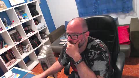 ravingr3d3 online show from April 19, 9:28 pm