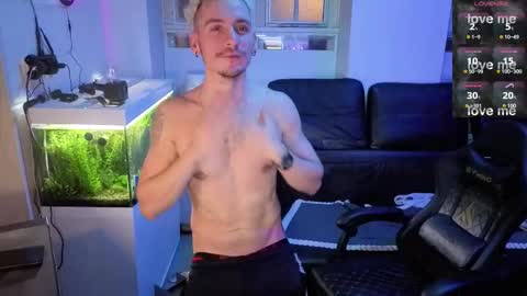 Rayzel online show from February 4, 10:38 pm