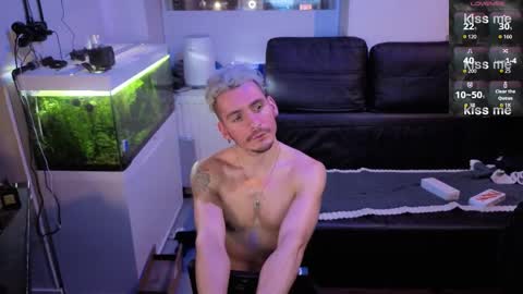 Rayzel online show from February 9, 6:12 pm