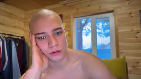 AliceEve online show from March 1, 5:40 am