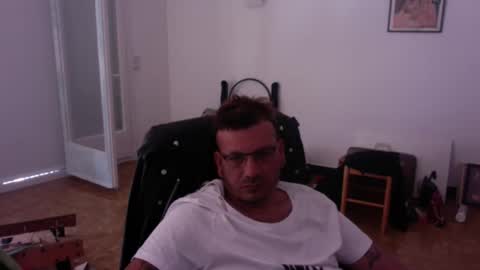 redbonezzzz online show from April 26, 3:20 pm