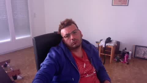 redbonezzzz online show from April 30, 8:10 am