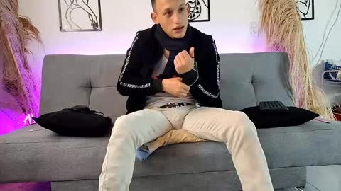 reymasterhot online show from December 16, 4:47 pm