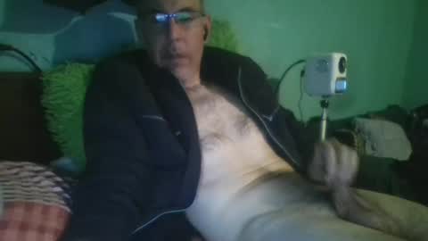 reyes_albert2006 online show from April 19, 6:10 pm