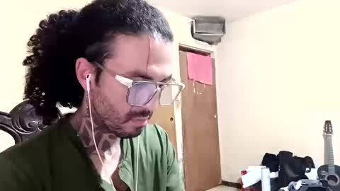 Snapshot of rhinoley chatting on October 15, 9:33 pm rhinoley online show from October 15, 9:33 pm