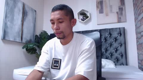 Snapshot of richar_voller chatting on January 6, 11:51 am richar_voller online show from January 6, 11:51 am