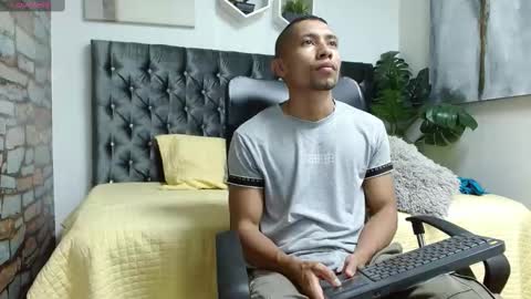 Snapshot of richar_voller chatting on February 17, 11:34 am richar_voller online show from February 17, 11:34 am