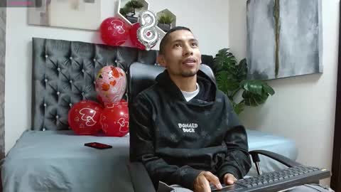 Snapshot of richar_voller chatting on February 19, 11:17 am richar_voller online show from February 19, 11:17 am