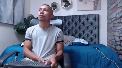 Snapshot of richar_voller chatting on January 22, 11:12 am richar_voller online show from January 22, 11:12 am