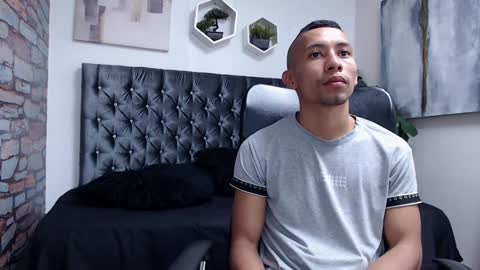 Snapshot of richar_voller chatting on December 2, 11:21 am richar_voller online show from December 2, 11:21 am