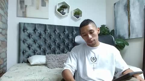 Snapshot of richar_voller chatting on March 10, 11:23 am richar_voller online show from March 10, 11:23 am