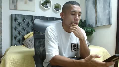 Snapshot of richar_voller chatting on February 15, 11:17 am richar_voller online show from February 15, 11:17 am