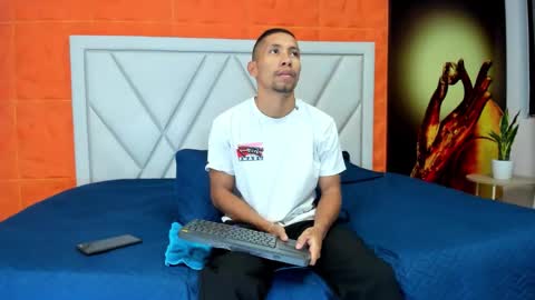 Snapshot of richar_voller chatting on October 13, 11:16 am richar_voller online show from October 13, 11:16 am