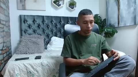 Snapshot of richar_voller chatting on March 5, 11:17 am richar_voller online show from March 5, 11:17 am