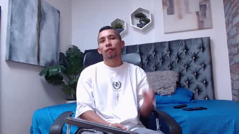 Snapshot of richar_voller chatting on January 15, 11:21 am richar_voller online show from January 15, 11:21 am