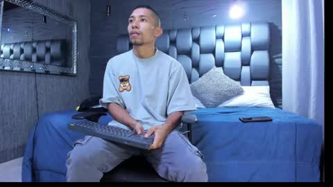Snapshot of richar_voller chatting on December 30, 11:37 am richar_voller online show from December 30, 11:37 am