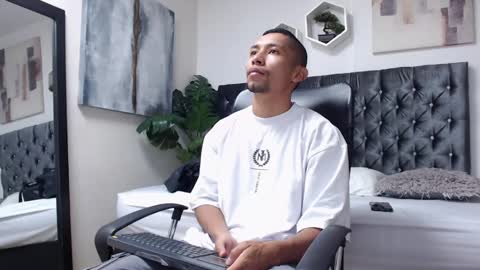 Snapshot of richar_voller chatting on January 2, 11:31 am richar_voller online show from January 2, 11:31 am