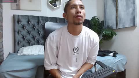 Snapshot of richar_voller chatting on February 21, 11:22 am richar_voller online show from February 21, 11:22 am