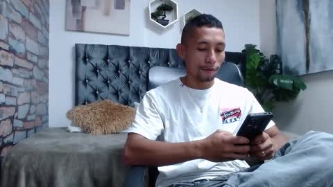 Snapshot of richar_voller chatting on October 4, 12:10 pm richar_voller online show from October 4, 12:10 pm