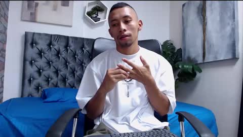 Snapshot of richar_voller chatting on December 16, 11:22 am richar_voller online show from December 16, 11:22 am