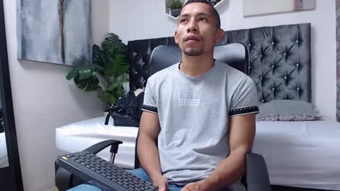 Snapshot of richar_voller chatting on December 31, 11:20 am richar_voller online show from December 31, 11:20 am