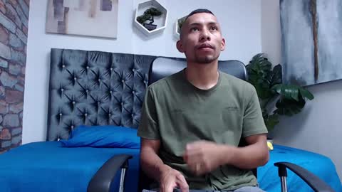 Snapshot of richar_voller chatting on December 14, 11:29 am richar_voller online show from December 14, 11:29 am