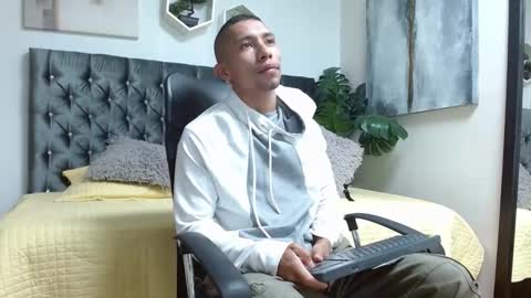 Snapshot of richar_voller chatting on February 14, 11:21 am richar_voller online show from February 14, 11:21 am