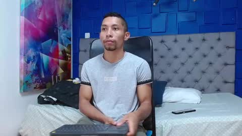 Snapshot of richar_voller chatting on December 13, 11:23 am richar_voller online show from December 13, 11:23 am
