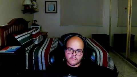 Snapshot of rickyj1012 chatting on December 4, 2:31 am Ricky online show from December 4, 2:31 am