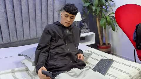 Roan Birkin online show from March 6, 7:32 pm