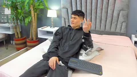 Roan Birkin online show from February 13, 7:31 pm