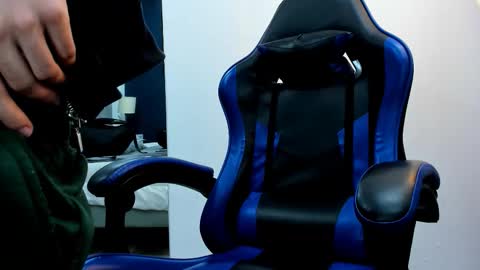 Roan Birkin online show from December 1, 7:28 pm