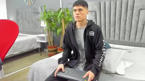 Roan Birkin online show from February 8, 7:16 pm