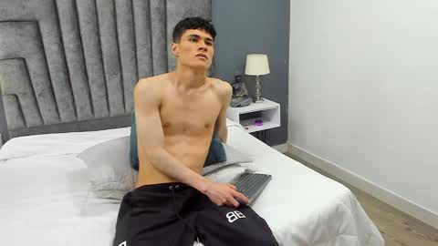 Roan Birkin online show from February 18, 7:32 pm