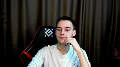 robert10211 online show from December 23, 2:31 am