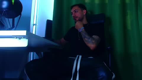 romaniamaster1 online show from May 4, 5:42 am