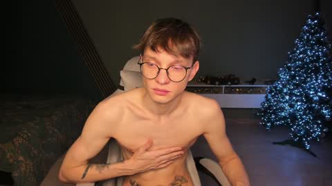 Snapshot of romeo_mercy chatting on January 3, 11:33 pm Romeo online show from January 3, 11:33 pm