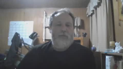Snapshot of rosepanda chatting on December 31, 1:15 am Lost4gain online show from December 31, 1:15 am