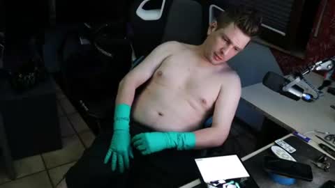 rubberglovebird online show from June 30, 1:28 am