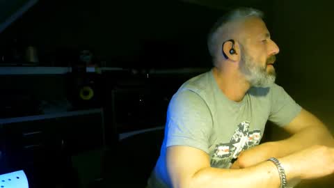 Chico que rico Caliente online show from November 2, 5:23 am