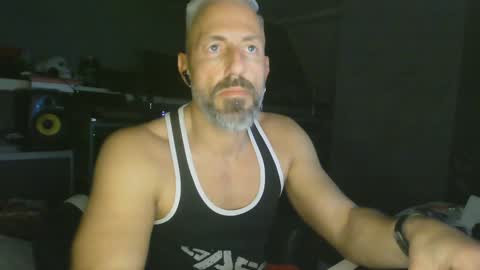 Chico que rico Caliente online show from December 31, 12:21 am