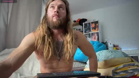 Snapshot of rusbigpaul chatting on February 22, 9:34 am Paul online show from February 22, 9:34 am