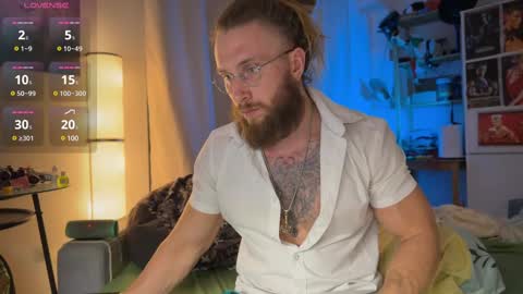 Snapshot of rusbigpaul chatting on March 9, 6:00 pm Paul online show from March 9, 6:00 pm