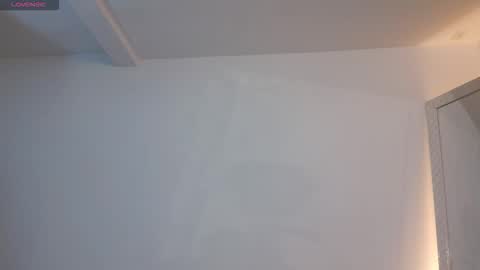  R U S S E L L  online show from November 16, 7:32 am