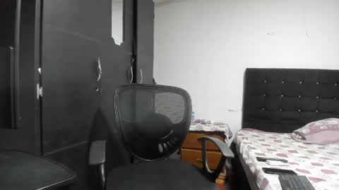 ryan_xc1 online show from May 19, 3:13 am