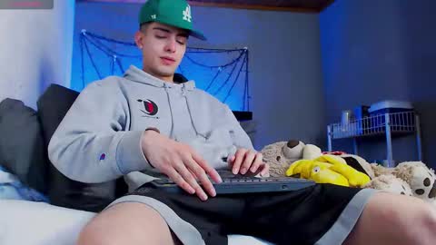 Ryannhill  online show from January 15, 8:29 am