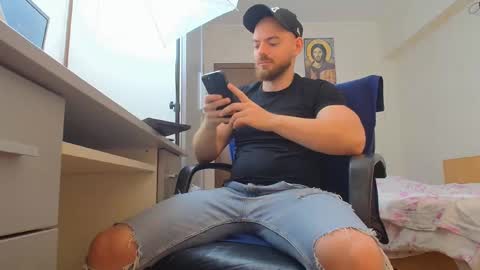 Ryanstone  online show from June 6, 7:25 am
