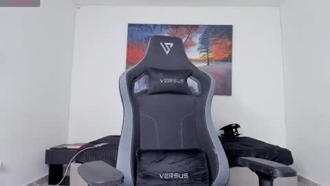 ryanwhite3 online show from April 13, 11:27 pm