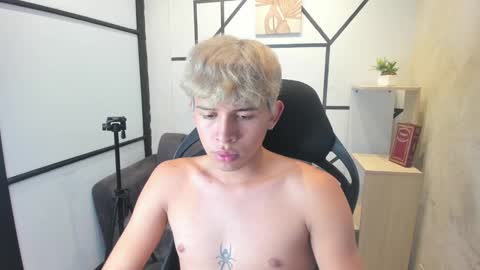 Snapshot of ryderstone_ chatting on October 7, 4:00 pm ryderstone_ online show from October 7, 4:00 pm