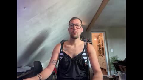 s1ave1989 online show from November 18, 9:46 am